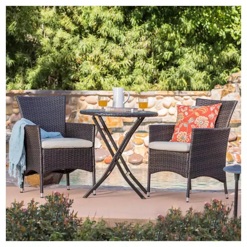 Malaga Ensemble bistro de patio 3 pièces en résine tressée tout temps - Marron - Christopher Knight Home : résistant aux intempéries, chaises rembourrées