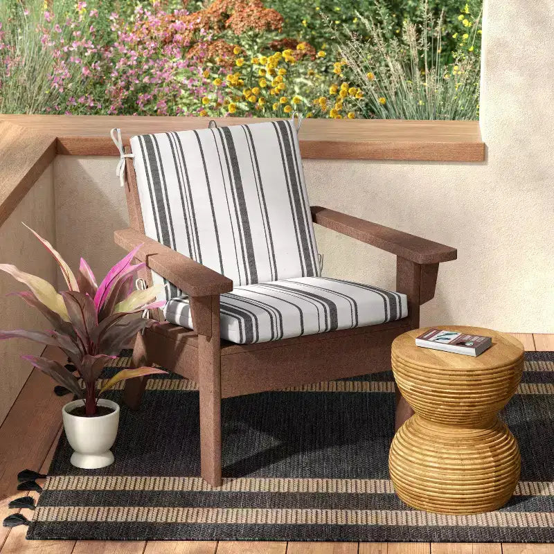Table d'appoint de patio cylindrique bombée en bois d'hévéa marron - Threshold™