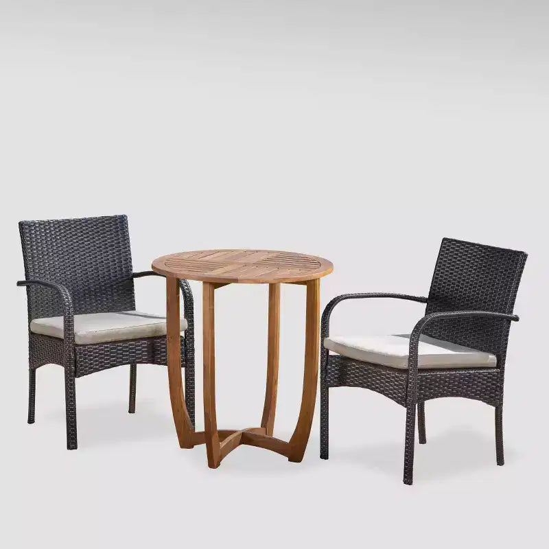 Lindy Ensemble bistro 3 pièces en bois d'acacia et résine tressée - Teck/Crème - Christopher Knight Home : mobilier d'extérieur avec chaises rembourrées et table ronde