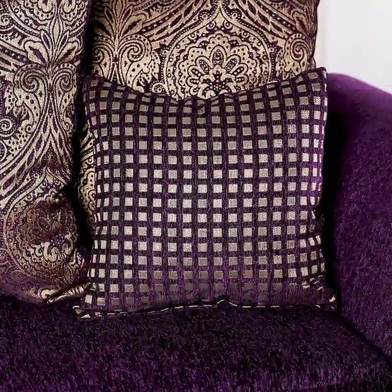 Grendel Causeuse traditionnelle violette en chenille à accoudoirs roulés par Furniture of America