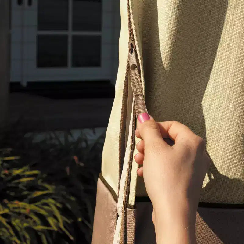 Classic Accessories Veranda Housse de parasol de patio déporté et cadre résistante à l'eau, 1 housse de meuble, beige