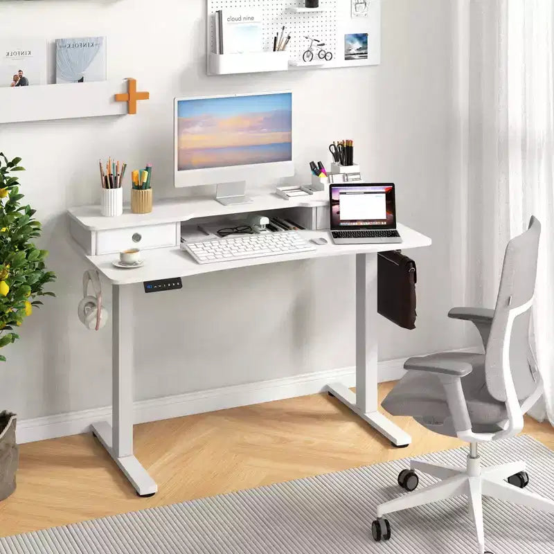 Bureau debout électrique Costway 48x24 po avec 2 tiroirs, support d'écran, étagère de rangement, brun/noir/blanc