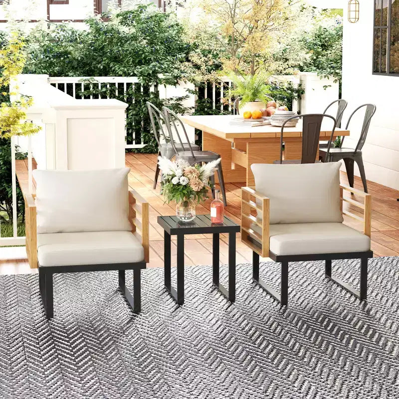 Outsunny Ensemble bistrot d'extérieur 3 pièces, mobilier de terrasse en métal avec coussins, fauteuils et table à lattes, petit ensemble de patio pour balcon, porche, beige