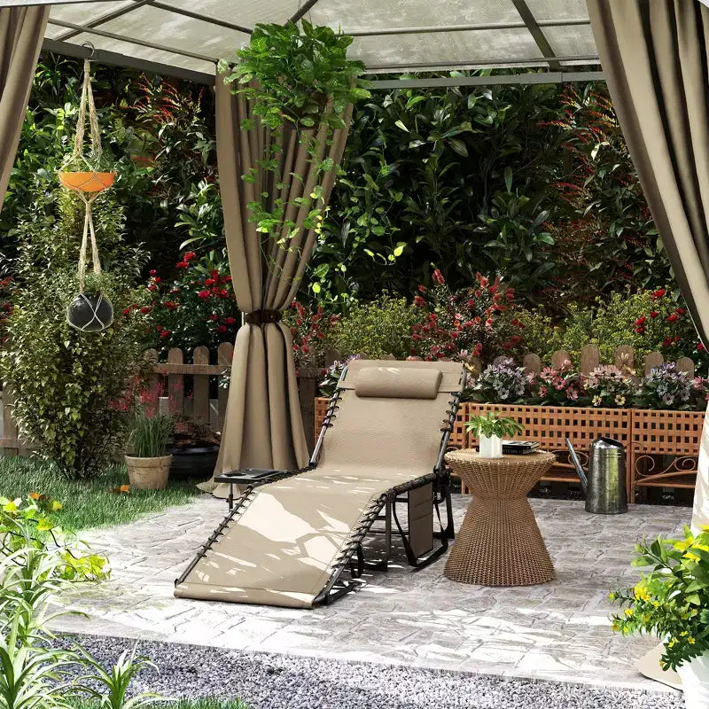 Outsunny Chaise longue pliante de bronzage extérieure avec dossier réglable 5 niveaux, table latérale, oreiller, poche pour cour, plage, piscine