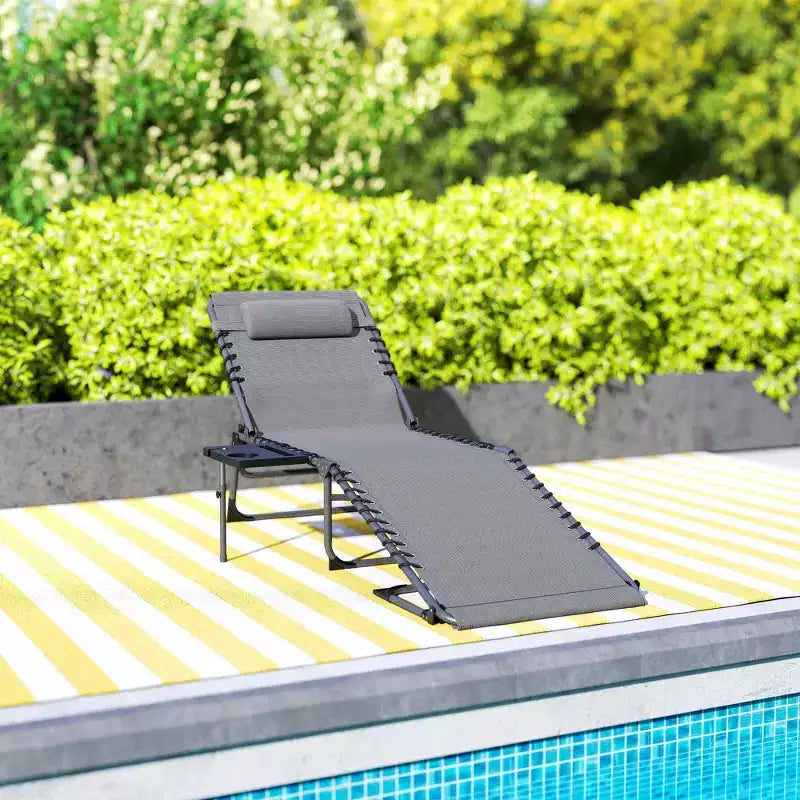 Outsunny Chaise longue pliante de bronzage extérieure avec dossier réglable 5 niveaux, table latérale, oreiller, poche pour cour, plage, piscine