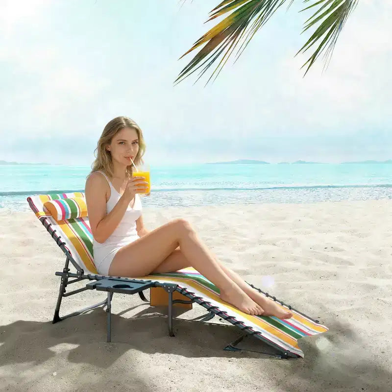 Outsunny Chaise longue pliante de bronzage extérieure avec dossier réglable 5 niveaux, table latérale, oreiller, poche pour cour, plage, piscine