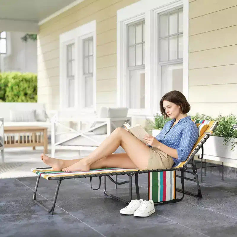 Outsunny Chaise longue pliante de bronzage extérieure avec dossier réglable 5 niveaux, table latérale, oreiller, poche pour cour, plage, piscine