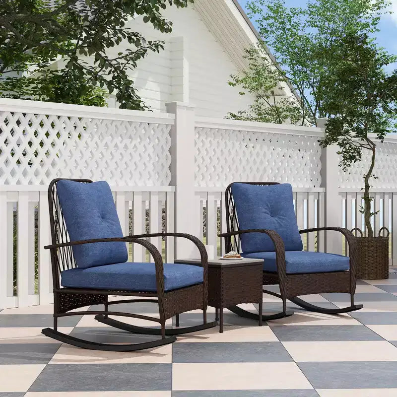 Outsunny Ensemble de mobilier de patio 3 pièces - Chaises à bascule en résine tressée avec table basse, coussins, ensemble bistro d'extérieur pour porche, jardin
