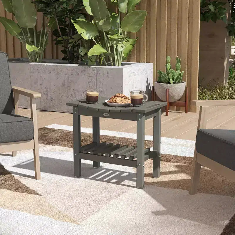 Outsunny Table d'appoint extérieure à 2 niveaux, banc de douche résistant aux intempéries avec poignées, patins antidérapants