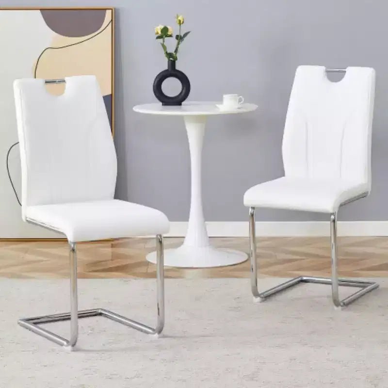 Lot de 2 chaises de salle à manger en similicuir blanc avec pieds en métal argenté - Design polyvalent