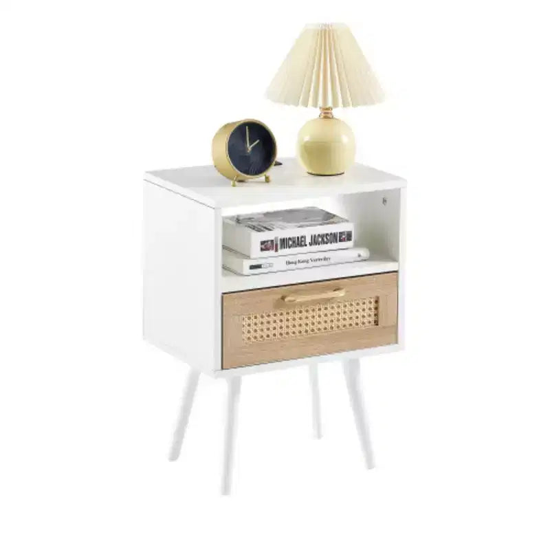 Table d'appoint en rotin 15.75 avec prise de courant et ports USB, table de chevet moderne avec tiroir et pieds en bois massif, table d'appoint pour salon, chambre, blanc