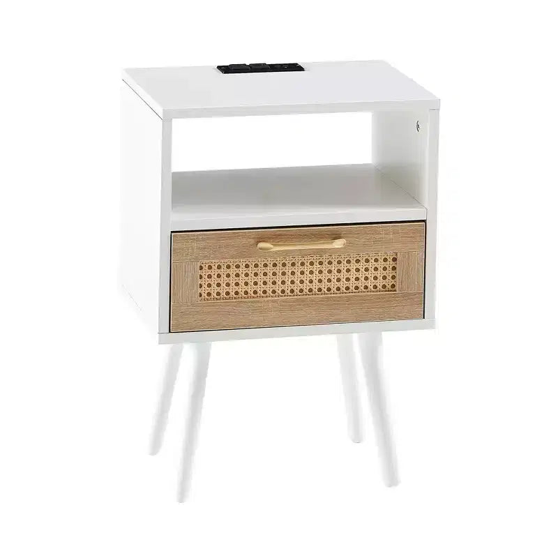 Table d'appoint en rotin 15.75 avec prise de courant et ports USB, table de chevet moderne avec tiroir et pieds en bois massif, table d'appoint pour salon, chambre, blanc