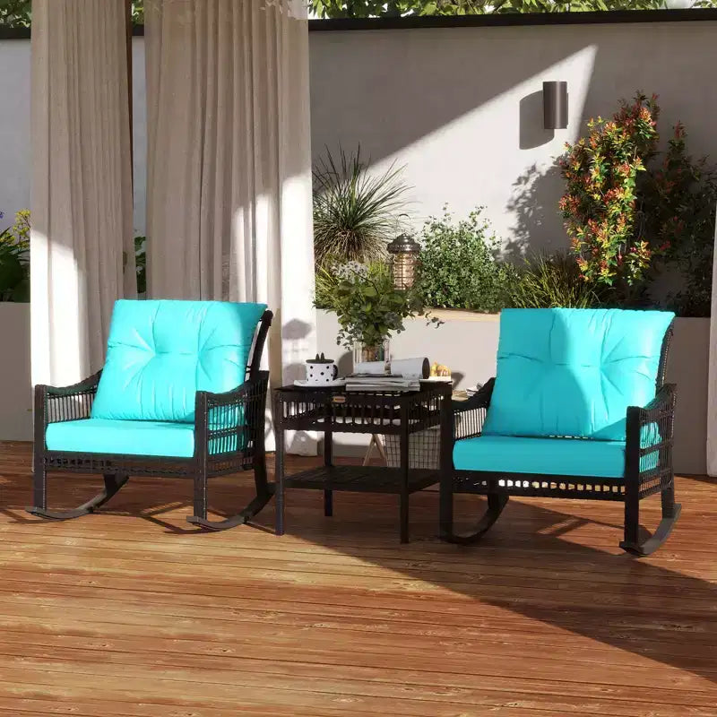 Ensemble de chaises à bascule d'extérieur en osier Outsunny, ensemble de mobilier de patio 3 pièces avec coussins rembourrés et table de rangement, ensemble de bistrot en rotin 2 places