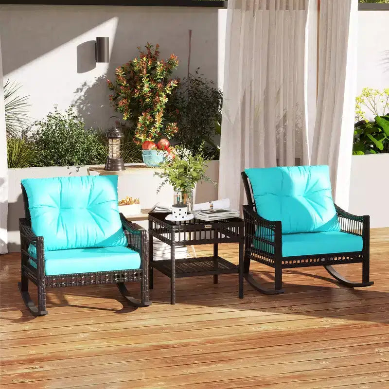 Ensemble de chaises à bascule d'extérieur en osier Outsunny, ensemble de mobilier de patio 3 pièces avec coussins rembourrés et table de rangement, ensemble de bistrot en rotin 2 places