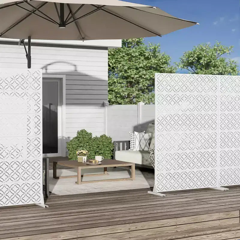 Bac à plantes en métal blanc Dovelina 72 H 47 l po avec treillis brise-vue pour terrasse de café, jardin et balcons