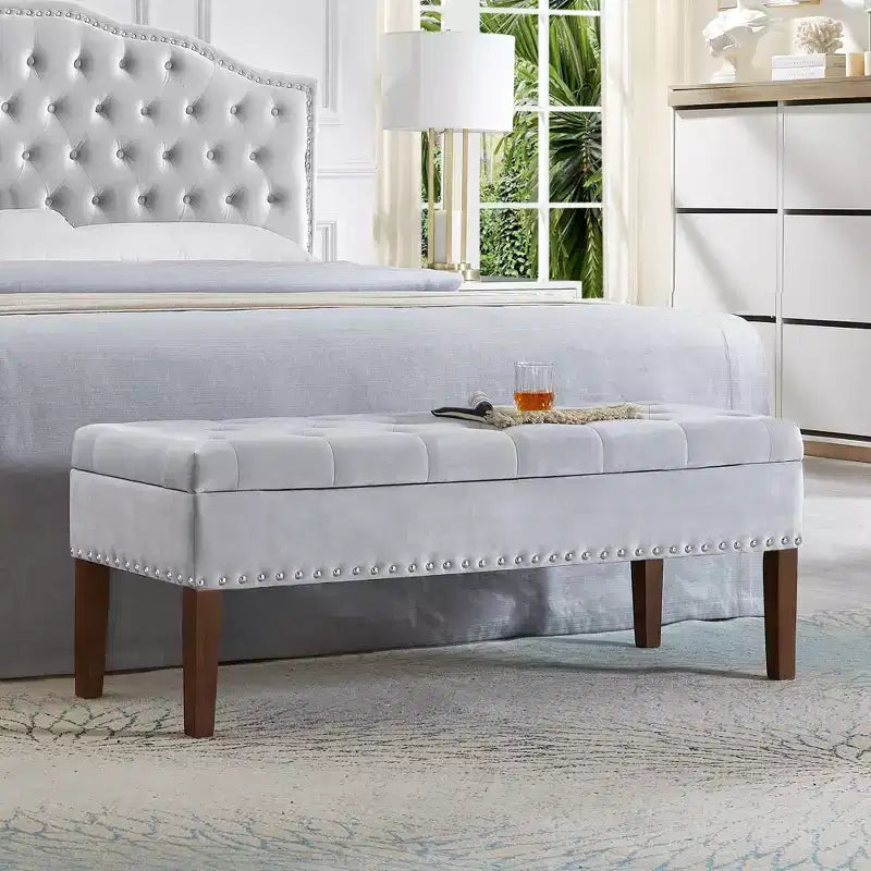 GDFStudio Peter pouf ottoman rembourré capitonné en velours 48 avec clous et pieds en bois