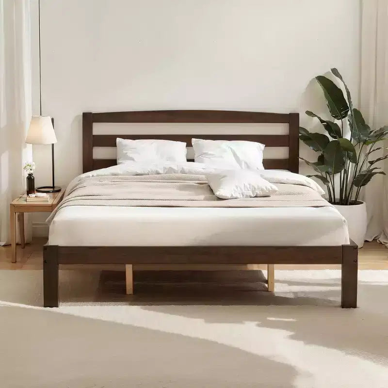 Lit plateforme en bois massif Subrtex avec tête de lit, cadre de lit avec support à lattes en bois, noyer