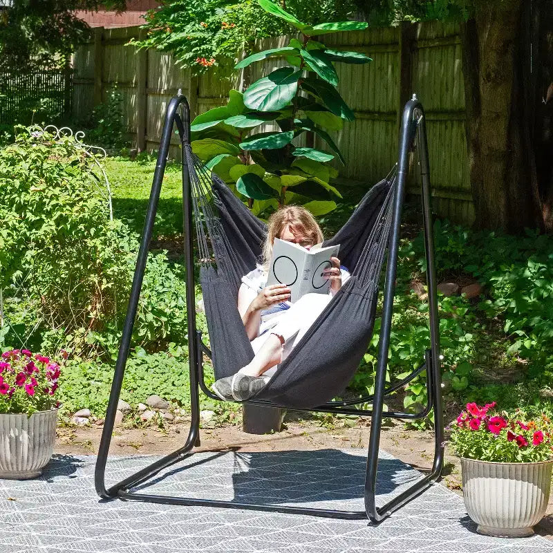 Chaise-hamac Sunnydaze pour l'intérieur ou l'extérieur avec support en acier en A – Pieds anti-basculement pour la stabilité – Noir