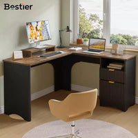 Bureau d'angle Bestier de 140 cm avec tiroirs, bureau d'ordinateur de bureau avec coins arrondis, support d'écran et panneaux cannelés, blanc et noyer