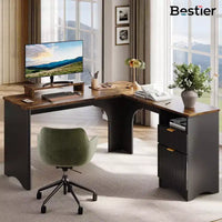 Bureau d'angle Bestier de 140 cm avec tiroirs, bureau d'ordinateur de bureau avec coins arrondis, support d'écran et panneaux cannelés, blanc et noyer