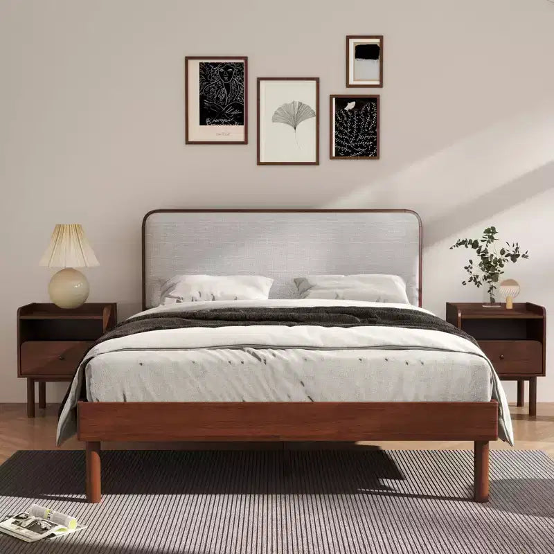 Roundhill Furniture Wyller Ensemble de chambre 3 pièces, lit plateforme avec deux tables de chevet, noyer naturel, Queen