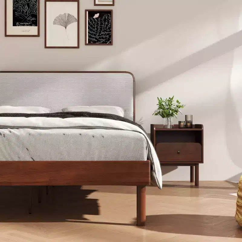 Roundhill Furniture Wyller Ensemble de chambre 3 pièces, lit plateforme avec deux tables de chevet, noyer naturel, Queen