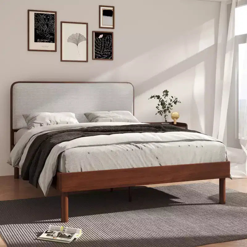 Roundhill Furniture Wyller Ensemble de chambre 3 pièces, lit plateforme avec deux tables de chevet, noyer naturel, Queen