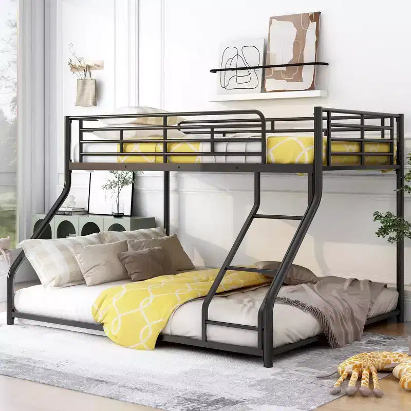 Okak Lit superposé bas au sol métallique Twin XL au-dessus de Queen, lit mezzanine bas avec échelle et garde-corps de sécurité pour enfants et ados, montage facile, noir