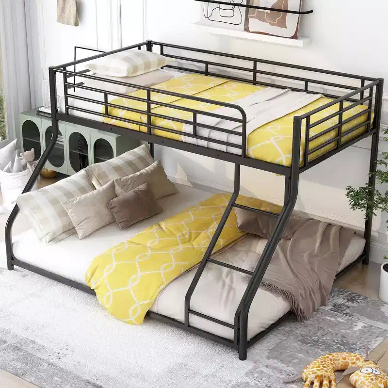 Okak Lit superposé bas au sol métallique Twin XL au-dessus de Queen, lit mezzanine bas avec échelle et garde-corps de sécurité pour enfants et ados, montage facile, noir