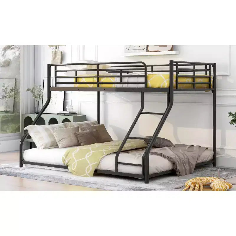 Okak Lit superposé bas au sol métallique Twin XL au-dessus de Queen, lit mezzanine bas avec échelle et garde-corps de sécurité pour enfants et ados, montage facile, noir