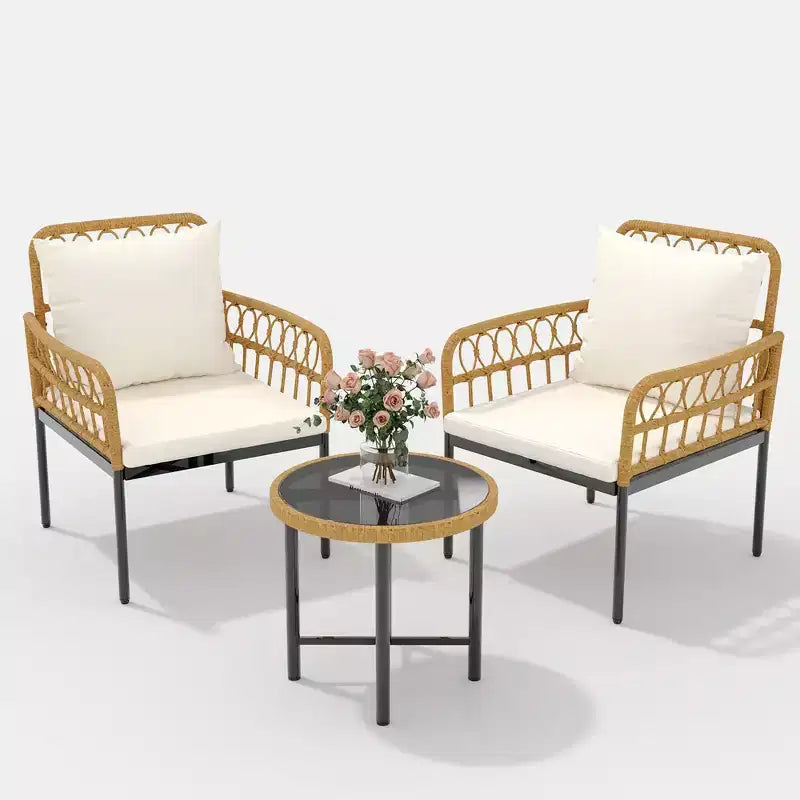 Ensemble de mobilier de patio d'extérieur 3 pièces avec 2 chaises rembourrées en rotin et table basse ronde en verre, ensemble résistant aux intempéries pour arrière-cour et bord de piscine, Beige