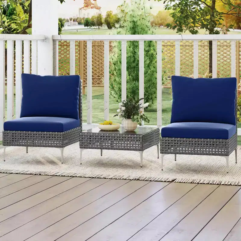 Ensemble de mobilier de patio Costway 3 pièces avec table basse en verre trempé, coussins moelleux pour le dossier et l'assise Bleu marine/Blanc/Gris
