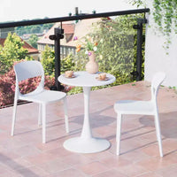 WestinTrends Playa Ensemble table de salle à manger bistro ronde en métal 3 pièces et chaises de salle à manger de terrasse empilables en résine