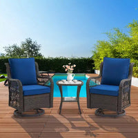 Ensemble table à manger de patio 3 pièces - Ensemble bistro à bascule en résine tressée avec 2 chaises pivotantes et table à plateau en verre trempé, mobilier d'extérieur en rotin