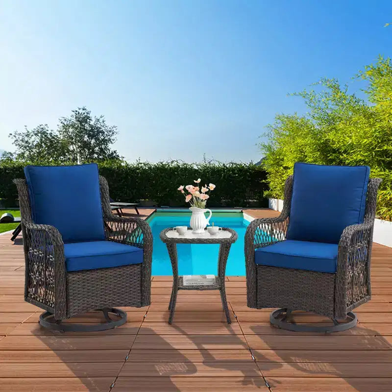 Ensemble table à manger de patio 3 pièces - Ensemble bistro à bascule en résine tressée avec 2 chaises pivotantes et table à plateau en verre trempé, mobilier d'extérieur en rotin