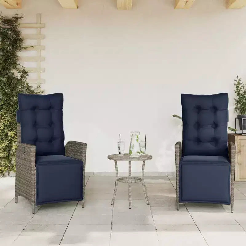 vidaXL Salon de bistro 3 pièces en résine tressée avec chaises inclinables - Meubles de salon gris avec coussins bleu marine pour jardin, terrasse, balcon