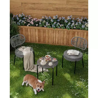 Ensemble de bistrot Acekool 3 pièces en osier – 2 chaises et une table en verre pour patio, balcon et petits espaces