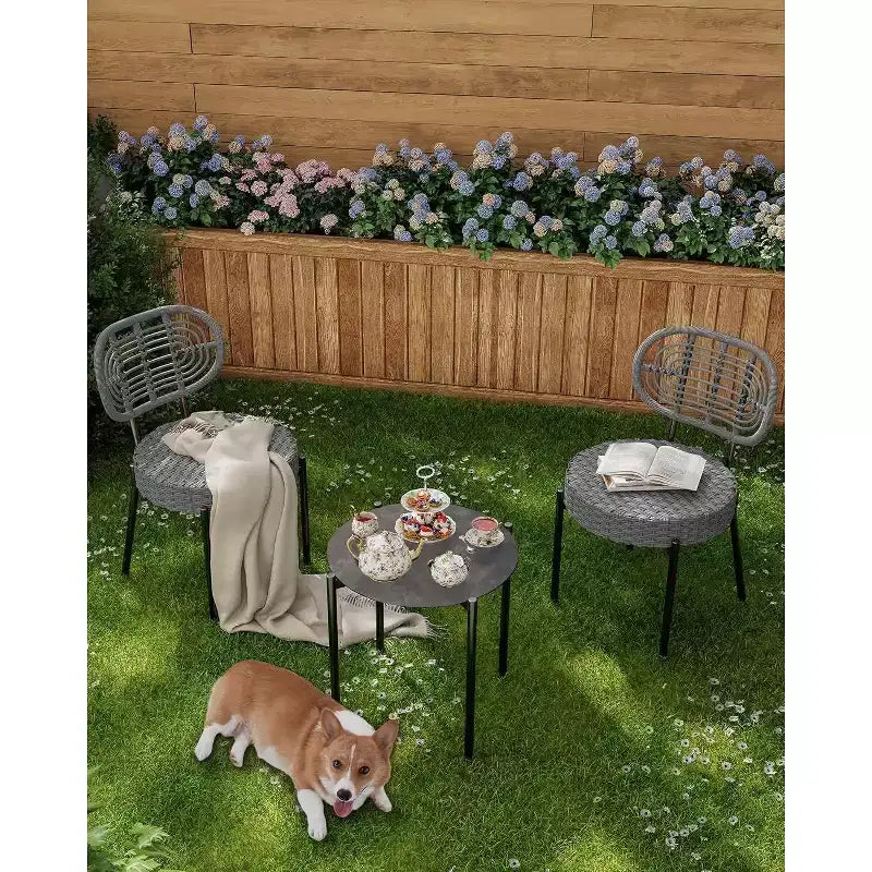 Ensemble de bistrot Acekool 3 pièces en osier – 2 chaises et une table en verre pour patio, balcon et petits espaces
