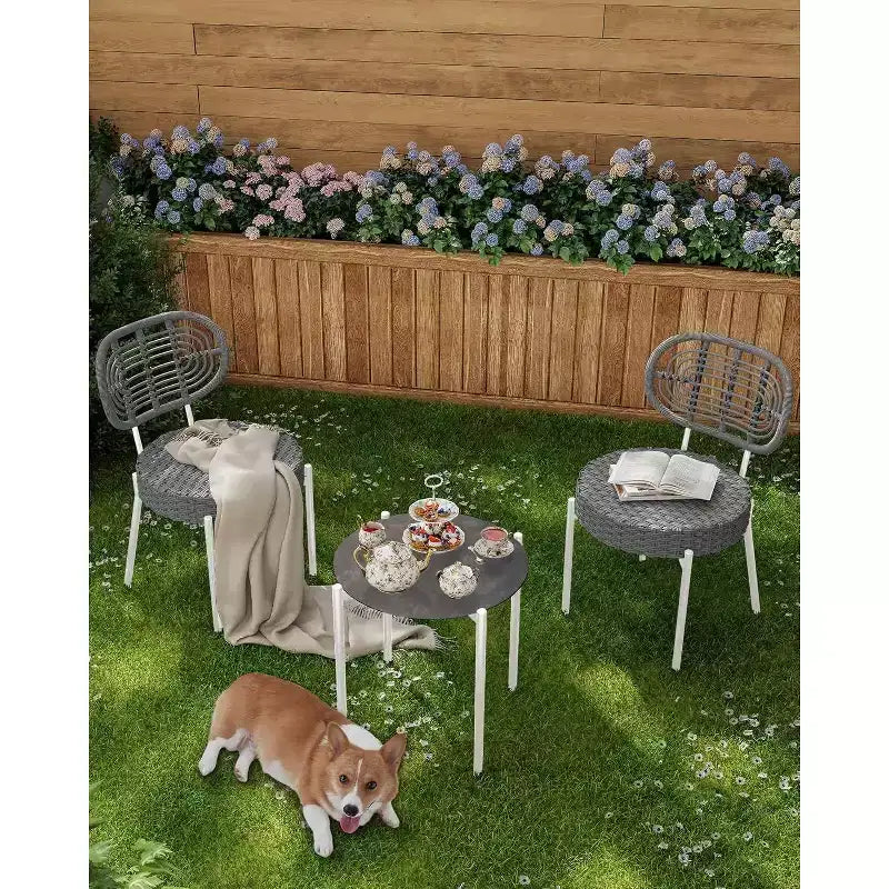 Ensemble de bistrot Acekool 3 pièces en osier – 2 chaises et une table en verre pour patio, balcon et petits espaces