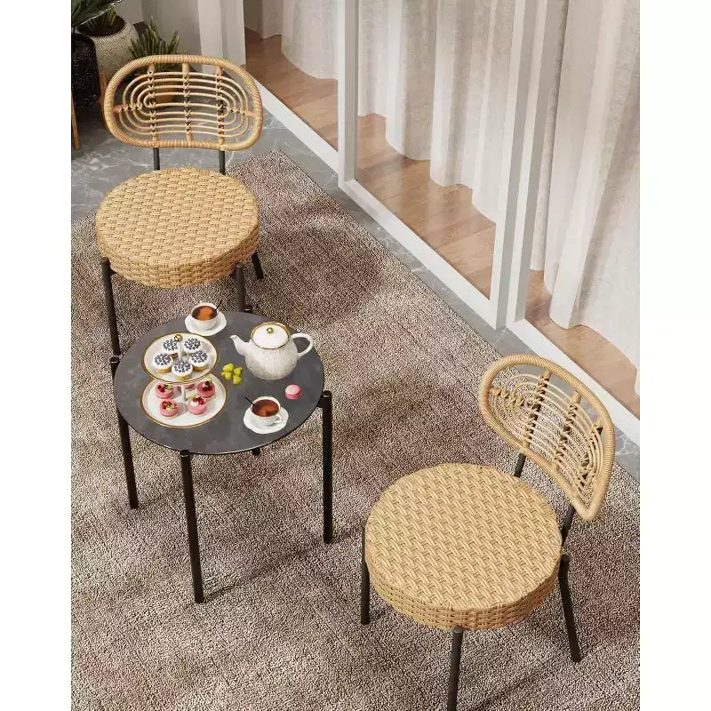 Ensemble de bistrot Acekool 3 pièces en osier – 2 chaises et une table en verre pour patio, balcon et petits espaces