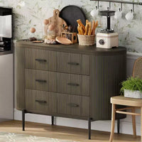 Commode 6 tiroirs cannelés, commode en bois moderne du milieu du siècle de 120 cm de large avec profil incurvé et poignées dorées pour chambre à coucher ou dressing