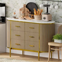 Commode 6 tiroirs cannelés, commode en bois moderne du milieu du siècle de 120 cm de large avec profil incurvé et poignées dorées pour chambre à coucher ou dressing