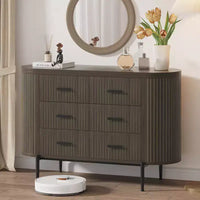 Commode 6 tiroirs cannelés, commode en bois moderne du milieu du siècle de 120 cm de large avec profil incurvé et poignées dorées pour chambre à coucher ou dressing