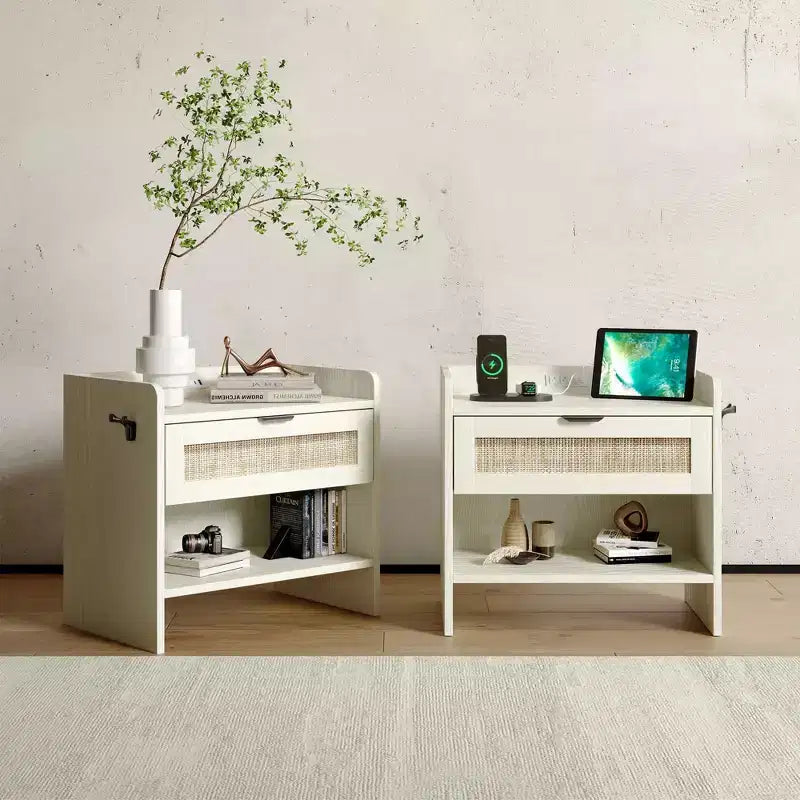 Lot de 2 tables de chevet en rotin avec station de recharge, table de nuit boho avec tiroir et étagère ouverte pour chambre, salon et bureau