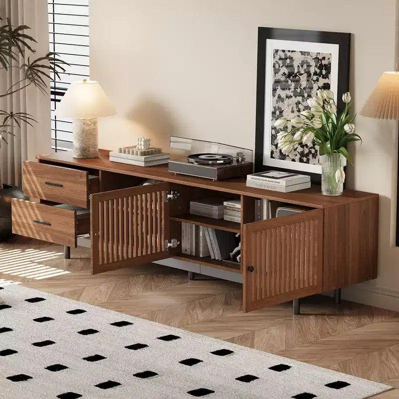 Meuble TV cannelé 78 po pour téléviseurs jusqu'à 85 po, meuble multimédia moderne du milieu du siècle avec tiroirs de rangement et porte à fermeture douce