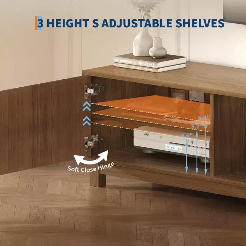 Meuble TV cannelé 70 po en noyer pour téléviseurs jusqu'à 75 po - Console multimédia moderne du milieu du siècle avec rangement caché, étagères réglables et gestion des câbles