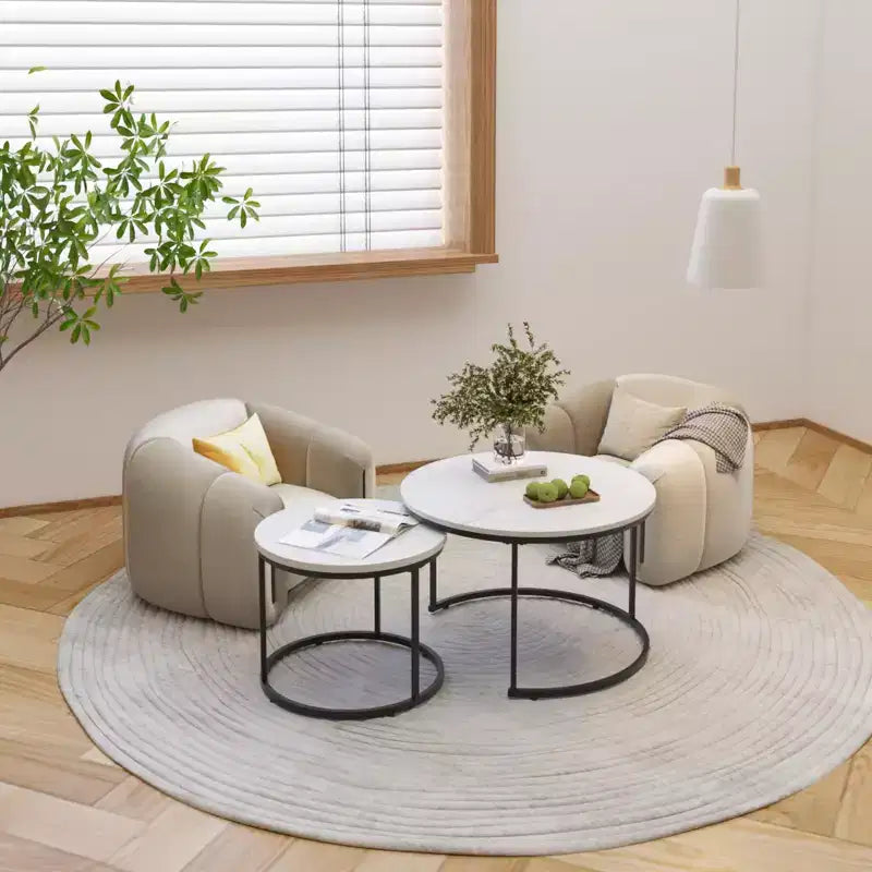 Ensemble de 2 tables gigognes rondes 27 po, plateaux aspect bois industriel avec cadre métallique robuste, tables d'appoint peu encombrantes, blanc