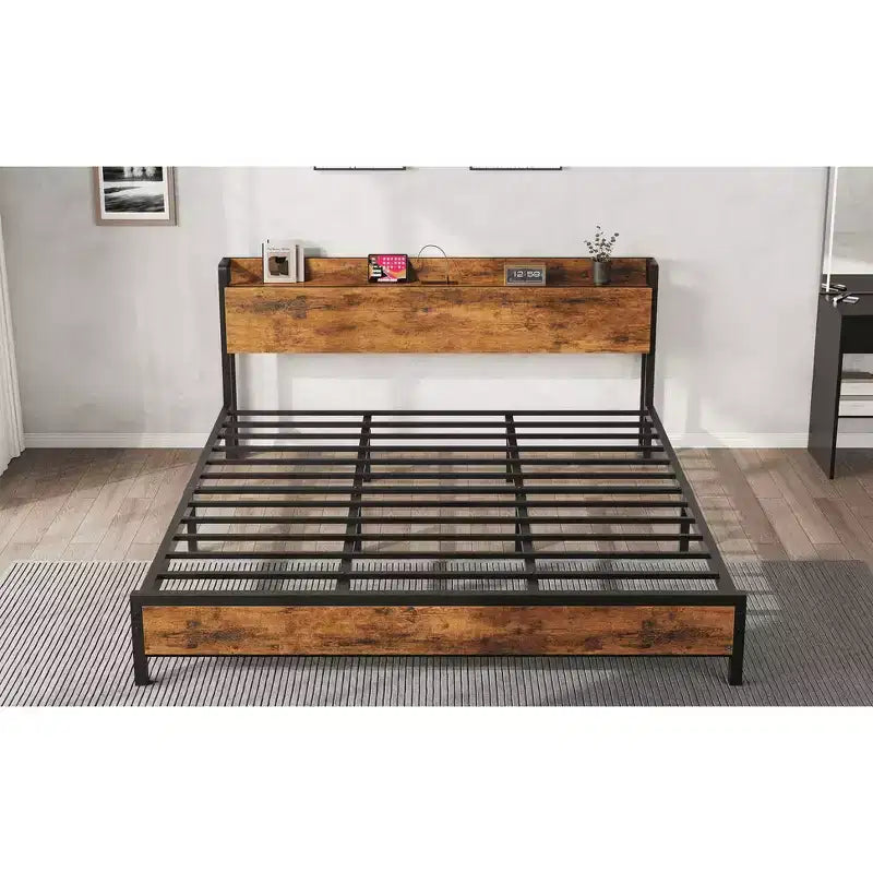 Cadre de lit King Size avec tête de lit de rangement, plateforme de lit King industrielle avec station de recharge et ports USB, sommier tapissier non requis - Marron rustique