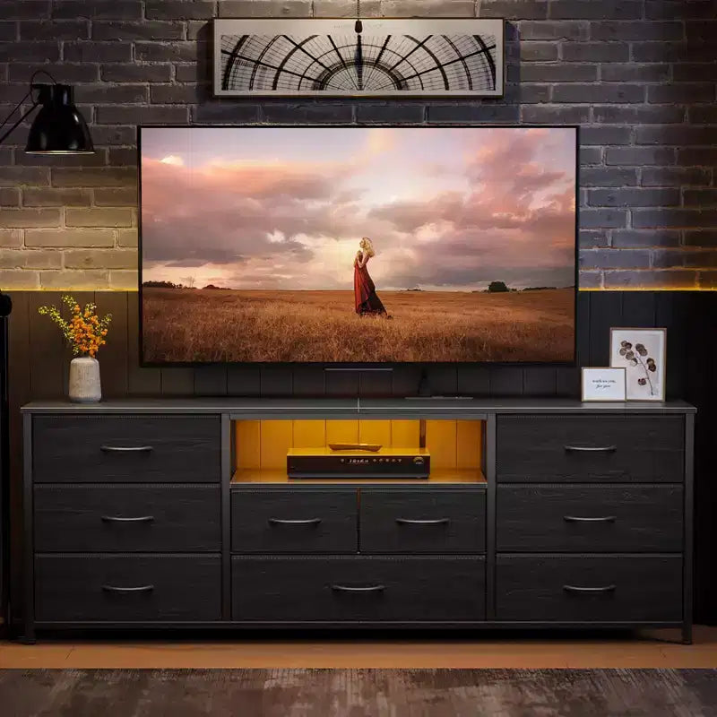 Commode large 9 tiroirs pour chambre, 63 po, coffre de rangement noir en tissu avec lumières LED et prises électriques, compatible téléviseur 75 po, meuble TV organisateur