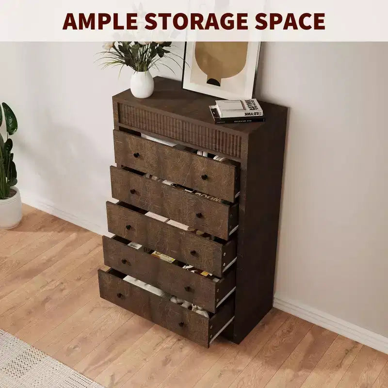 Commode haute Coolmee 5 tiroirs pour chambre, commode cannelée large 31,5 po, meuble de rangement moderne en bois pour chambre d'enfant, couloir, salon